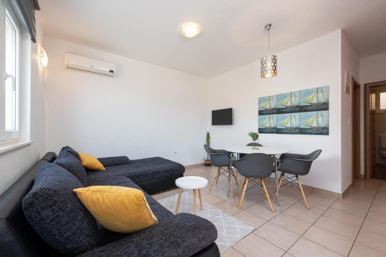 Villa Mona Apartments Razanj Exterior photo